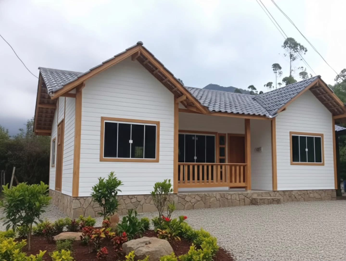 Casa Sonho: casa pré-fabricada branca de 66 m² com detalhes em madeira e base em pedra
