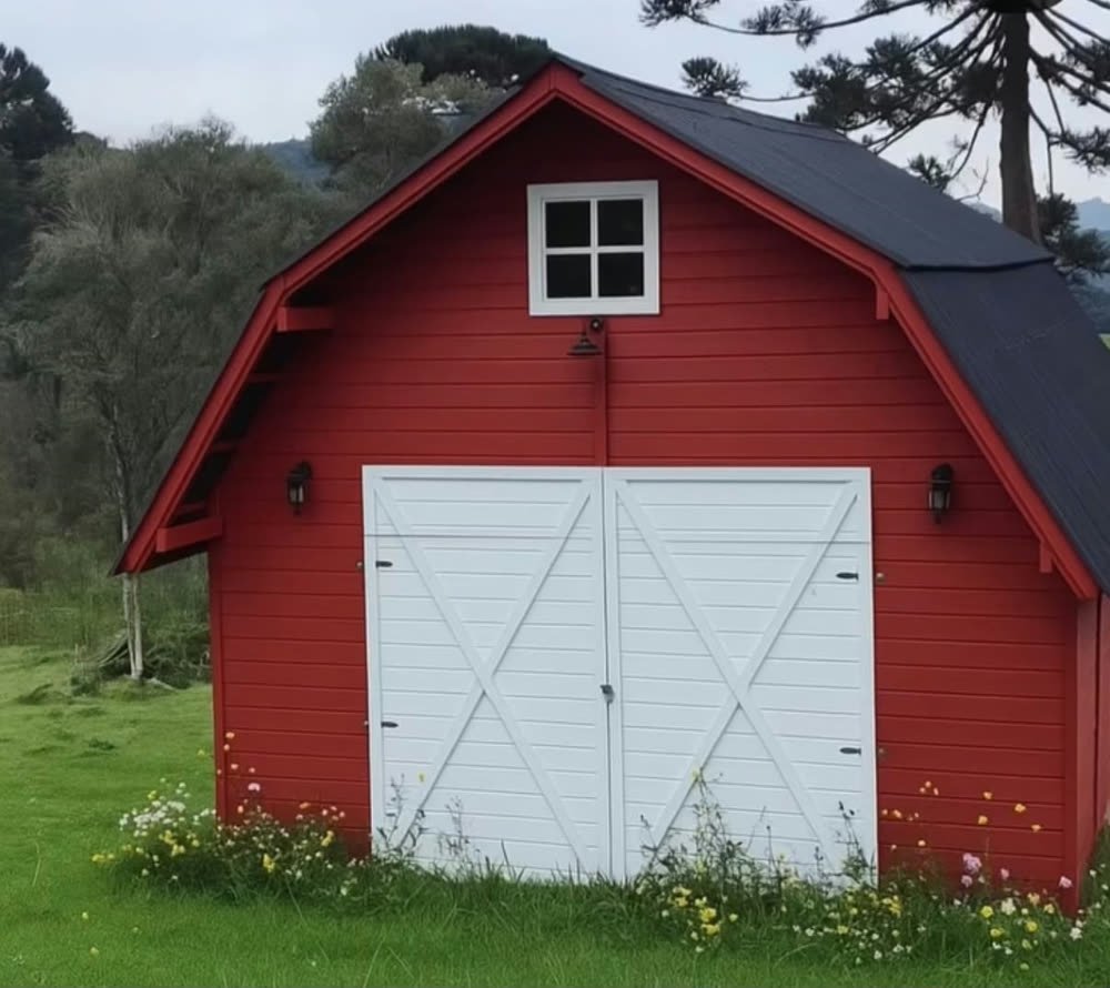 Celeiro Texas: celeiro pré-fabricado vermelho de 30 m² com telhado escuro e portas brancas em X